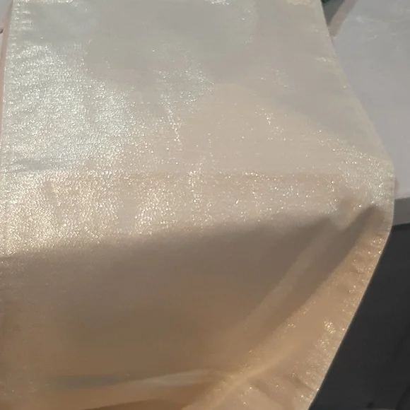 Table runner - Picture 1 of 4